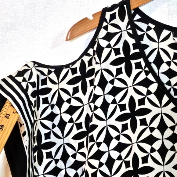 Trina Turk Cut Out Shoulder 100% Silk 'Scarf' Blouse Sz Small - Picture 3 of 8